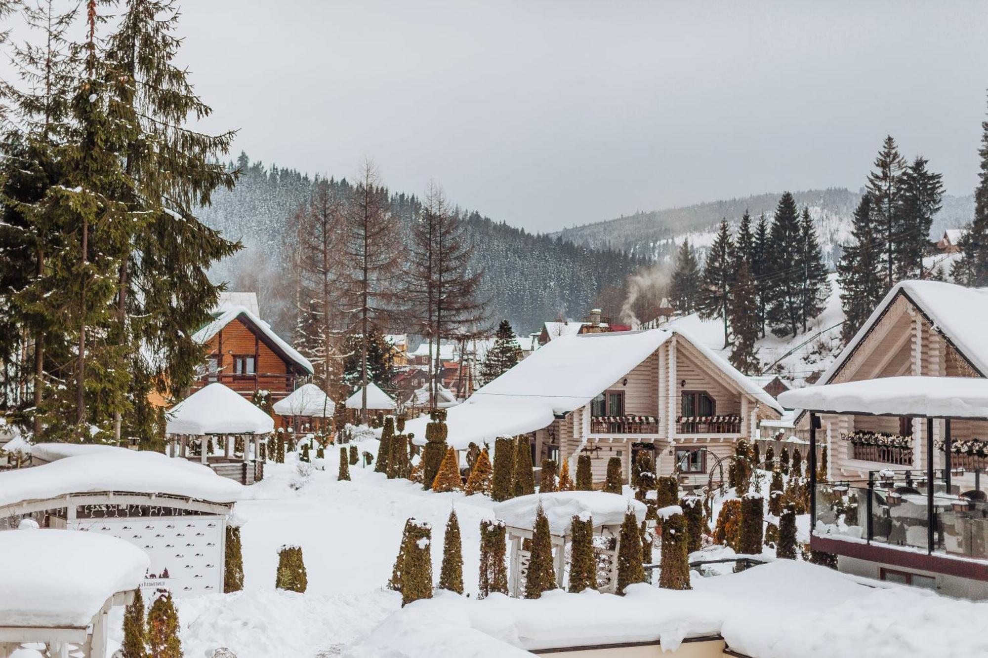 Hotel Vedmezhyi Dvir Bukovel Exterior photo