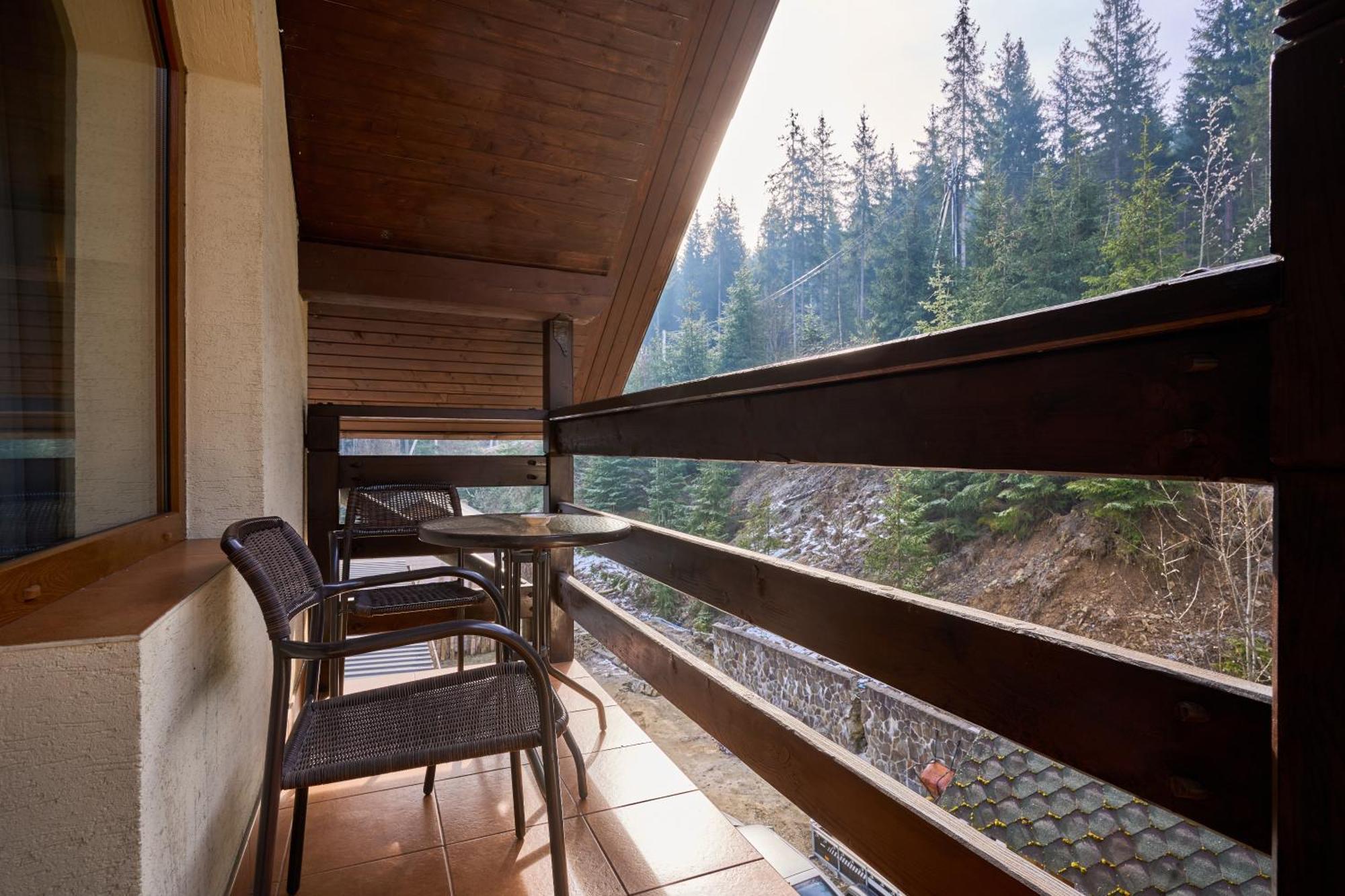 Hotel Vedmezhyi Dvir Bukovel Exterior photo